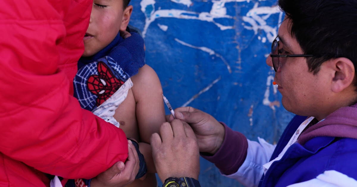 Salute. 14 milioni di bambini a “dose zero”: tagli agli aiuti e disinformazione minacciano la vaccinazione