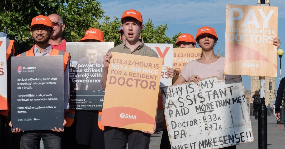 NHS предупреждает о необходимости записи на прием в связи с началом очередной забастовки врачей-резидентов