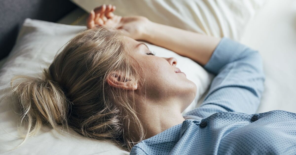 Jestem ekspertem od snu i istnieje 15-minutowa zasada, która pomoże ci zasnąć