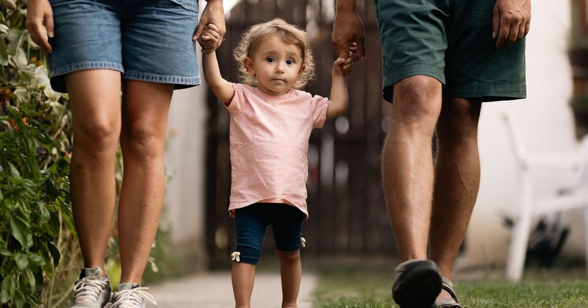 Ouders zweren bij een simpele tip die baby's helpt om zonder steun te lopen