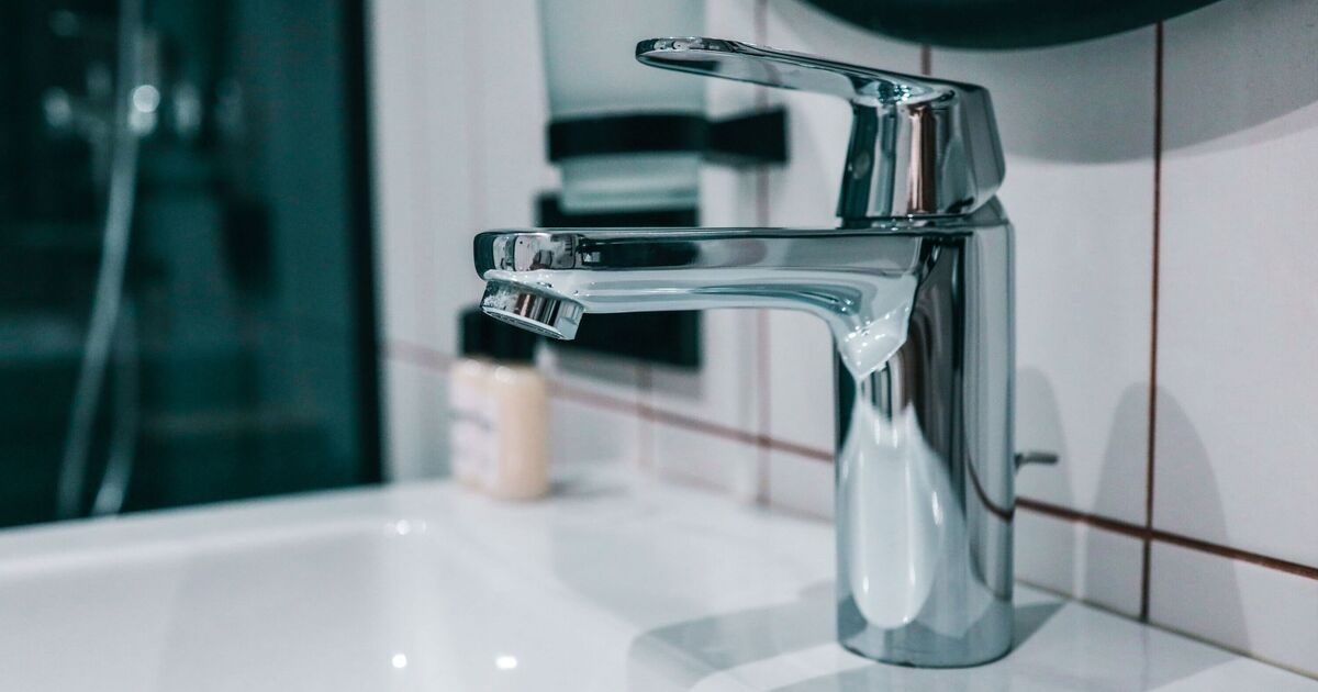 Ecco perché non dovresti mai bere l'acqua del rubinetto del bagno