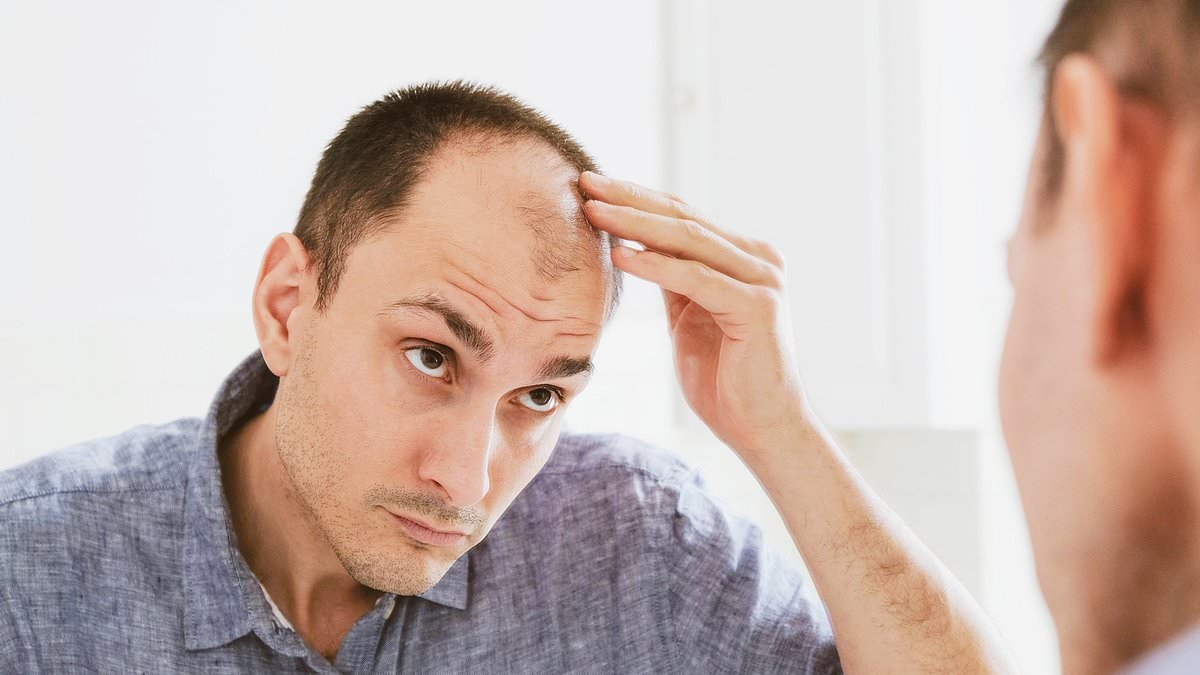 Un médecin prévient que les boissons gazeuses consommées par des millions de personnes déclenchent la chute des cheveux... et révèle comment l'éviter