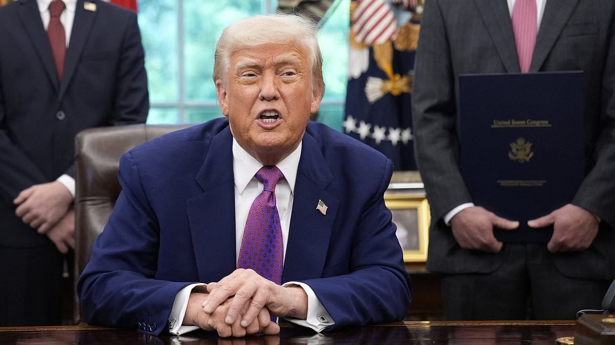 Trump assinará decreto para reduzir custos de medicamentos prescritos e produtos farmacêuticos em até 80%