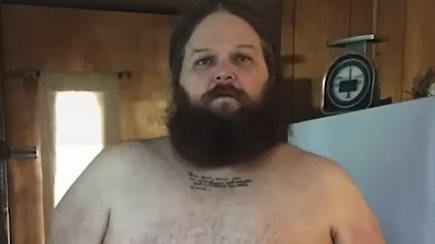 La trasformazione più incredibile di sempre: un uomo rivela il modo folle in cui ha perso oltre 136 kg