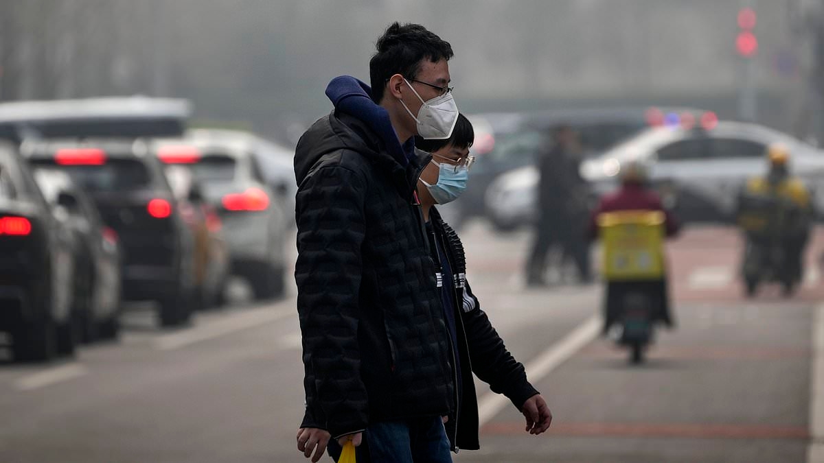 I medici lanciano un allarme sanitario urgente mentre il nuovo pericoloso virus Covid proveniente dalla Cina scatena un focolaio negli Stati Uniti