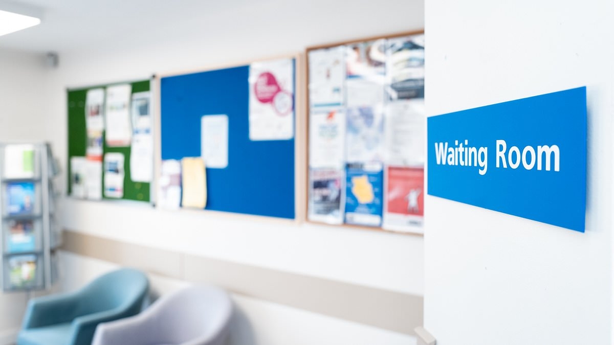 Les médecins généralistes annulent jusqu'à 200 000 rendez-vous par semaine en raison des nouveaux formulaires de réservation en ligne.