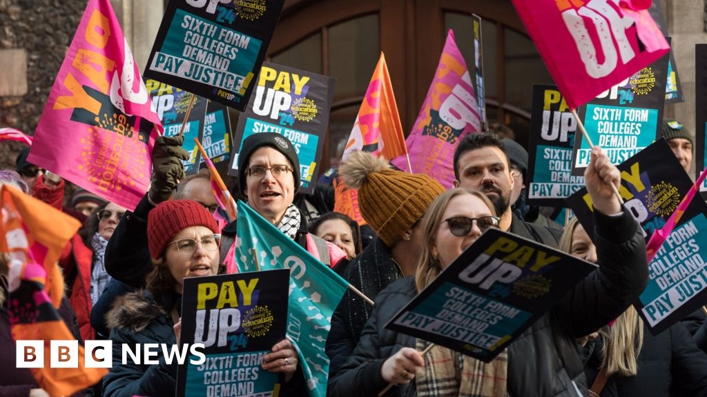 Teachers and doctors in England offered 4% pay rise