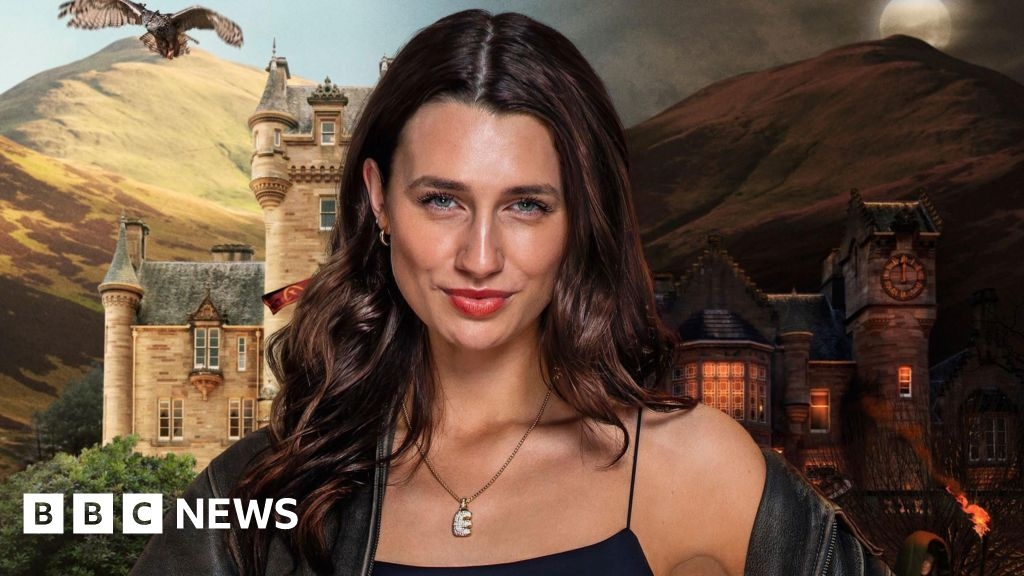 Estrela de Traitors se diz 'grata por sua anatomia anormal'