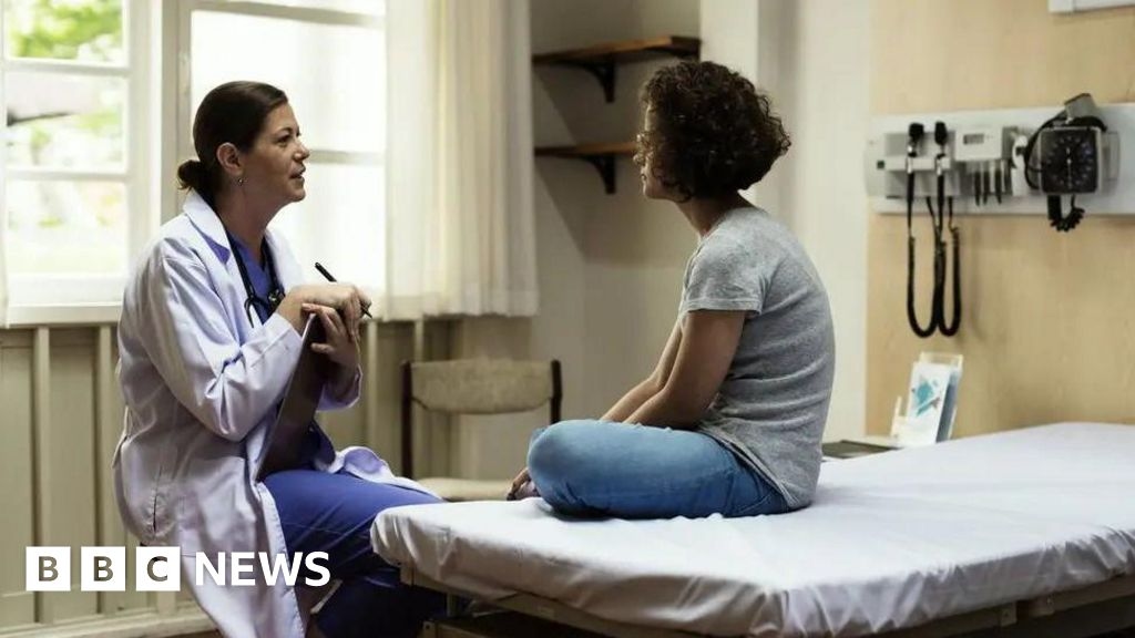 Médicos de clínica geral discutem questões de saúde da mulher online