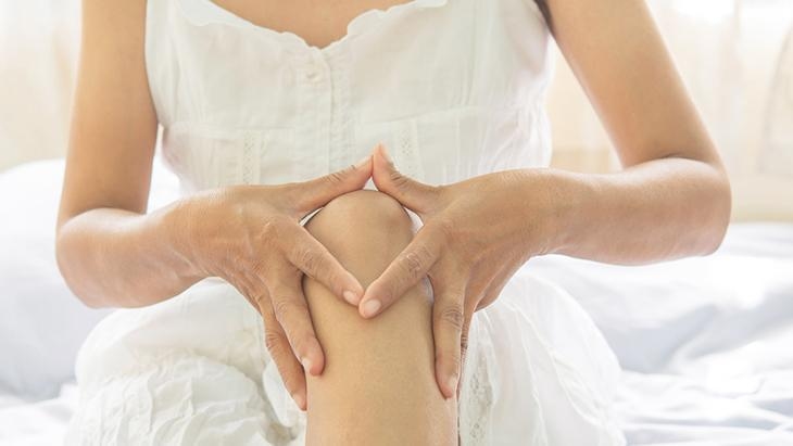 It starts after the age of 40! Get rid of knee complaints with 6 effective exercises