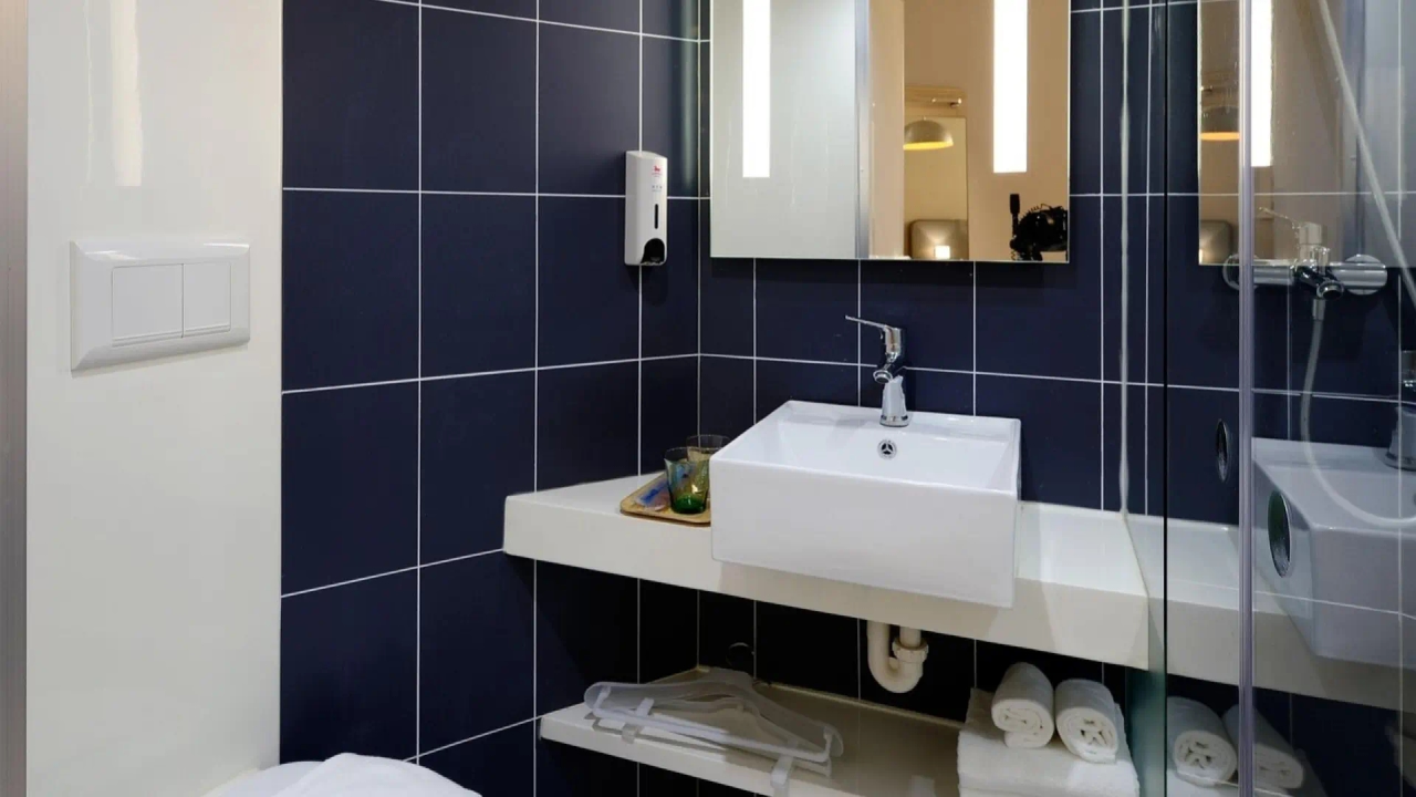 These are the products you should never store in the bathroom: "It's one of the worst places."