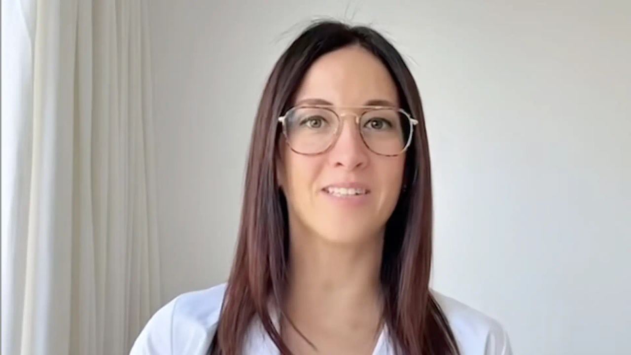 Reme Navarro, nutritionist: "Sleeping on your left side helps relieve heartburn and improves circulation."