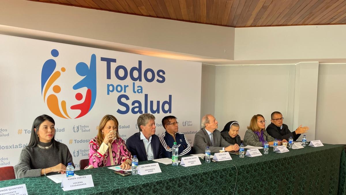 O setor da saúde está se organizando no movimento "Todos pela Saúde" para exigir uma solução para a atual crise no sistema.