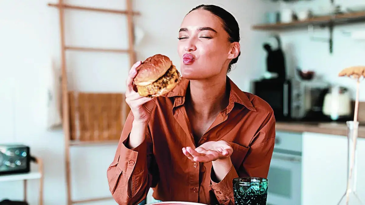 Ecco la verità sul "Cheat Day" o "giorno senza dieta": un alleato o un nemico della tua dieta?