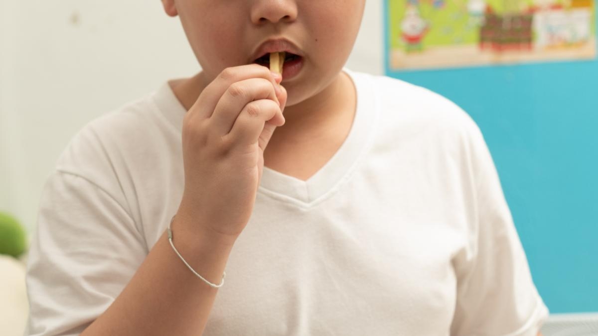 Die weltweite Fettleibigkeitsrate bei Kindern und Jugendlichen übersteigt erstmals die Untergewichtsrate.