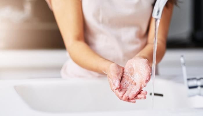 Gevaar in de handen: ziektes liggen binnen handbereik! Deskundigen waarschuwen: "Voor een gezond leven moeten we regelmatig onze handen wassen"