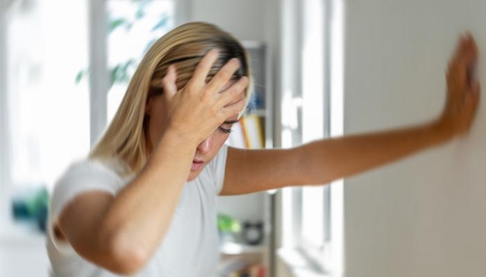 Autrefois une maladie du vieillissement, elle touche désormais les jeunes ! Le stress et le rythme de vie effréné endommagent le cerveau ! Les experts mettent en garde…