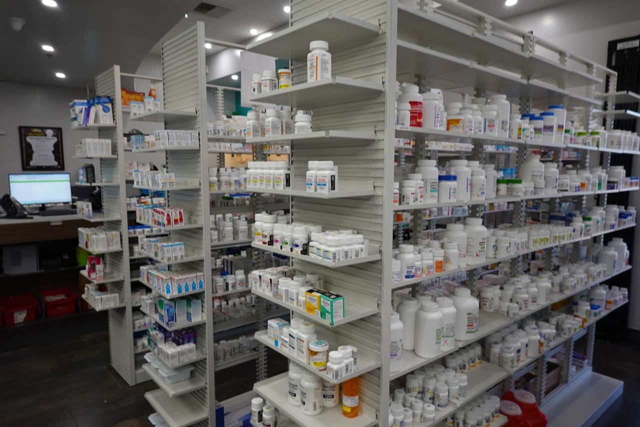 Los farmacéuticos acumulan los medicamentos más comunes ante la posibilidad de aranceles selectivos de Trump
