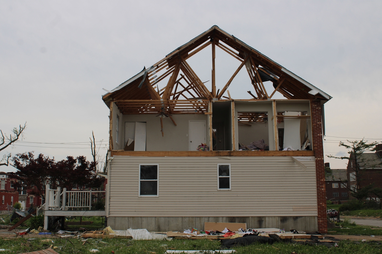 Volunteers Help Tornado-Hit St. Louis Amid Wait for Federal Aid