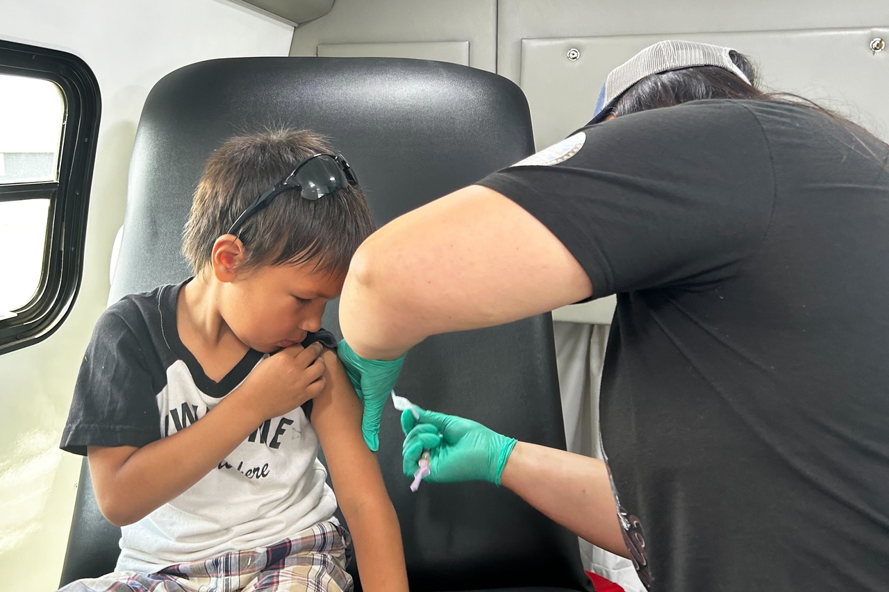Les responsables de la santé tribale s'efforcent de combler les lacunes en matière de vaccination alors que l'épidémie de rougeole se propage