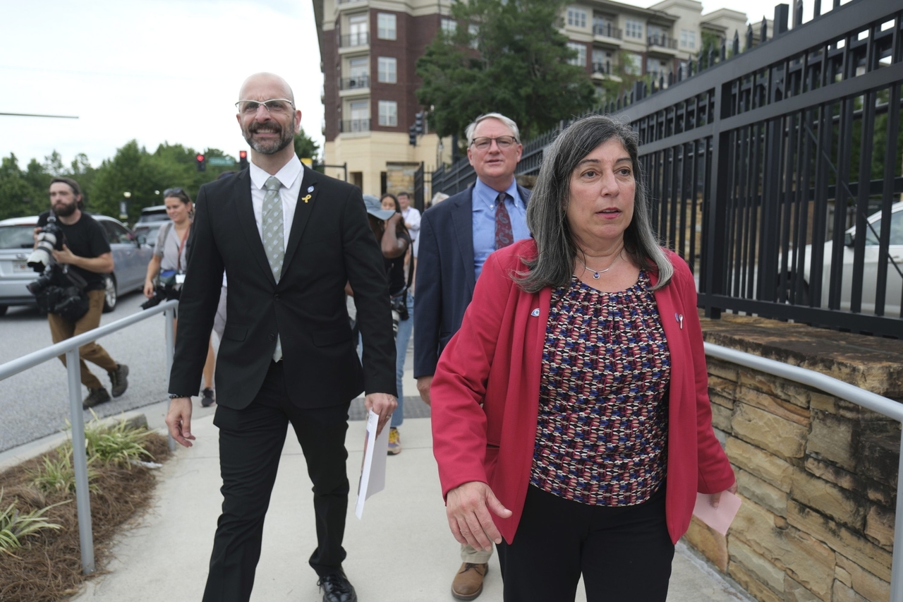 Senior CDC Officials Resign After Monarez’s Ouster, Citing Concerns Over Scientific Independence