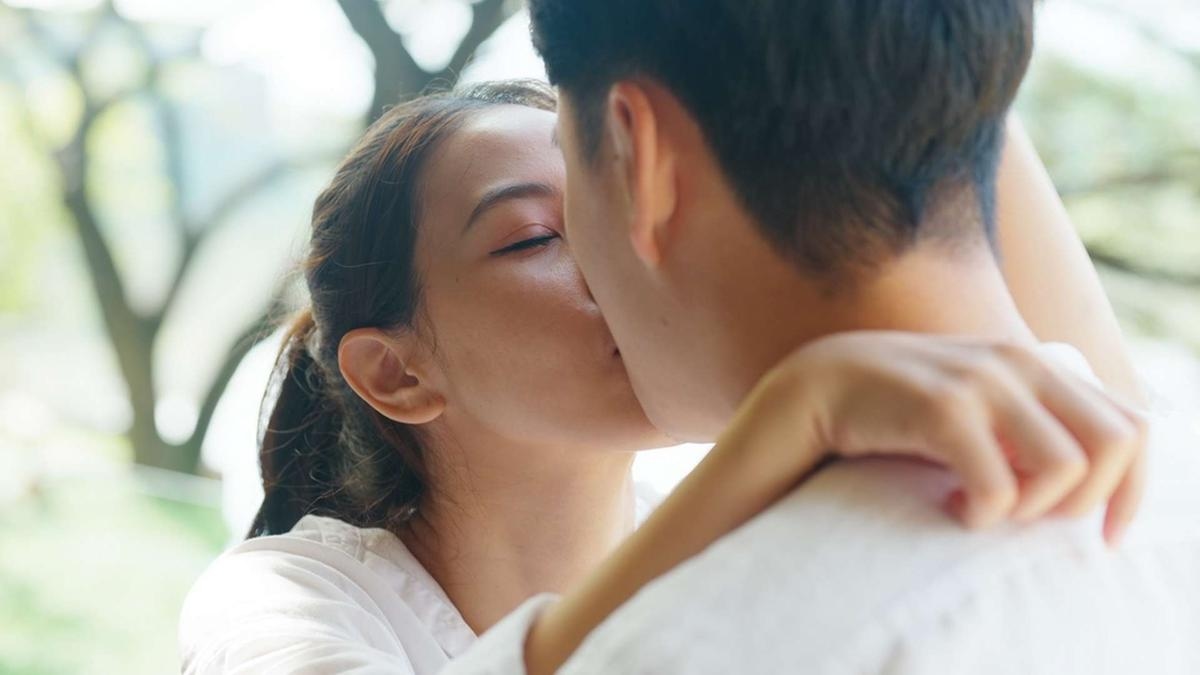 Celiac Disease: Can Gluten Be Transmitted Through Kissing?