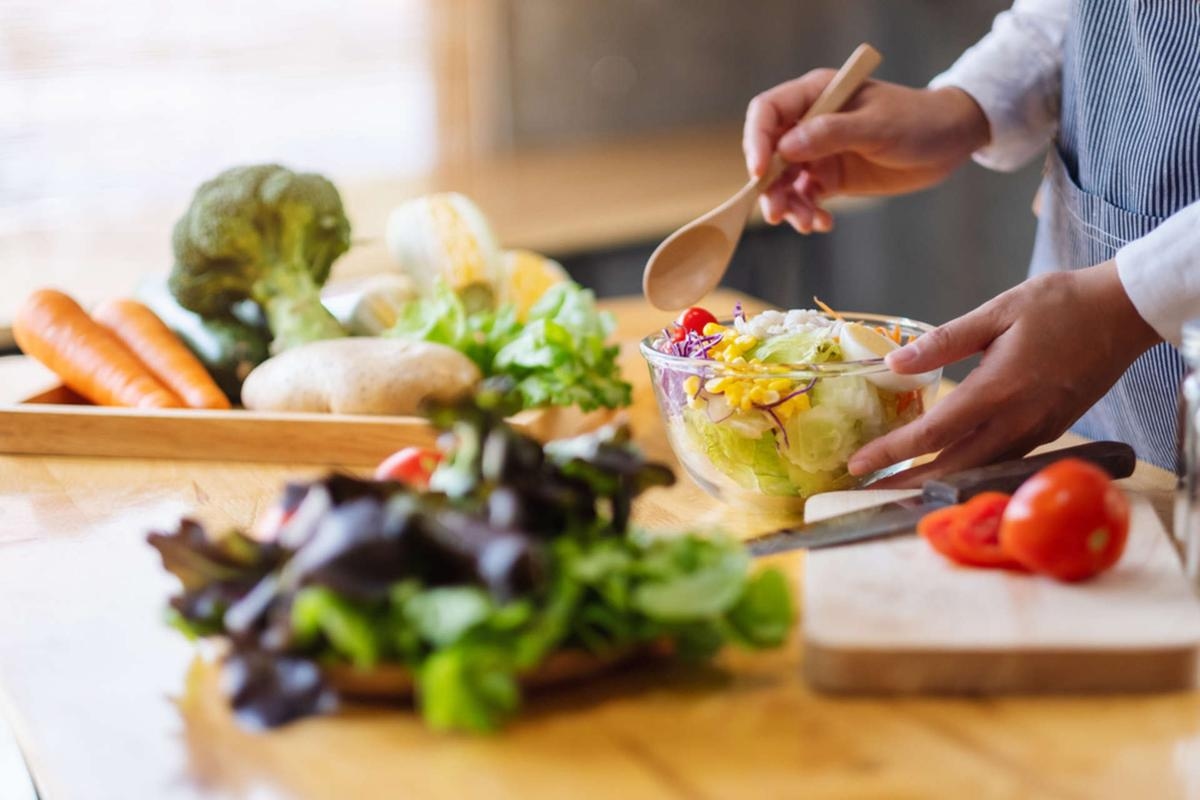 Nutrición: ¿Para qué sirven los electrolitos y dónde podemos encontrarlos?