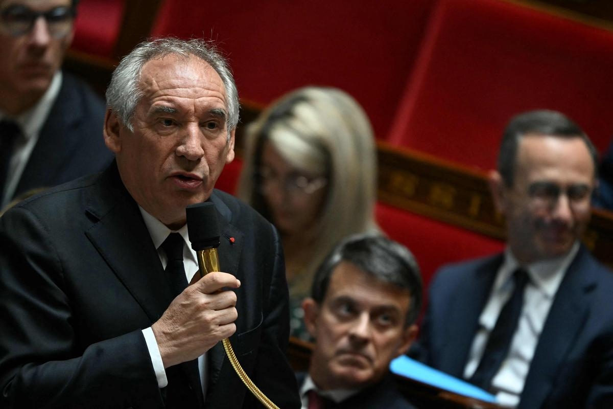 Pensions: François Bayrou seeks a path, the Socialist Party files a motion of censure