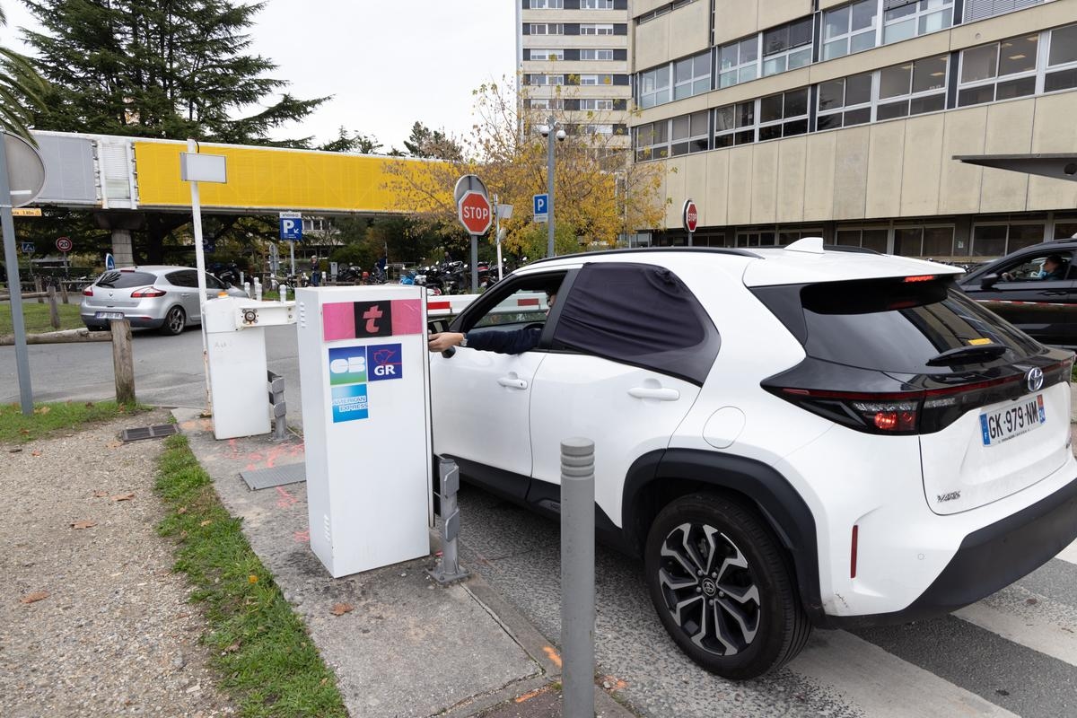 Kostenloses Parken an öffentlichen Krankenhäusern: Schluss mit der Doppelbestrafung