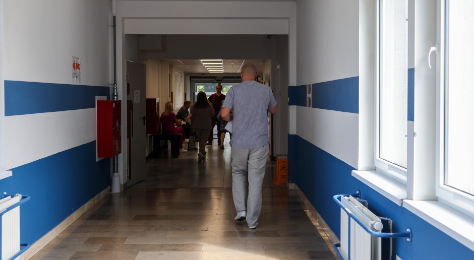 Kiedy brakuje pieniędzy i czasu: dyrektorzy szpitali kuszeni przez "dziką" restrukturyzację