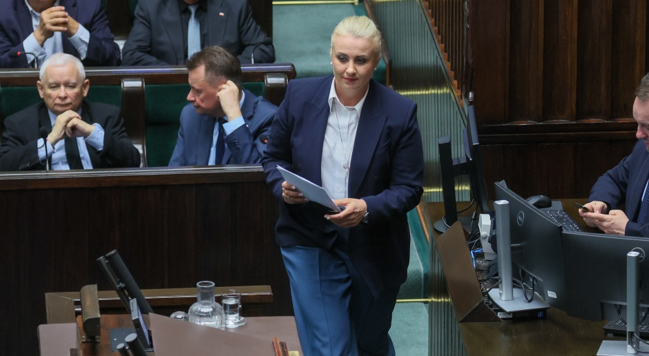 Opposition: Die Regierung strebt eine Privatisierung des Gesundheitswesens an. Die Regierung: Dies ist ein politisches Spiel der Opposition