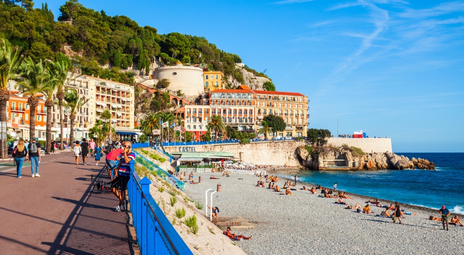 Proibição rigorosa de praias em todo o país. Sem exceções para turistas.