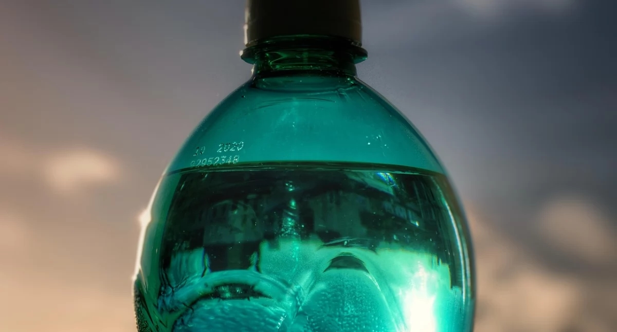 GIS waarschuwt: glasscherven in flessen bruiswater van Ciechocinek