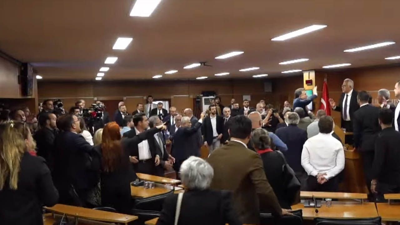 AKP kan Bayrampaşa niet verdragen! Naar de rechter