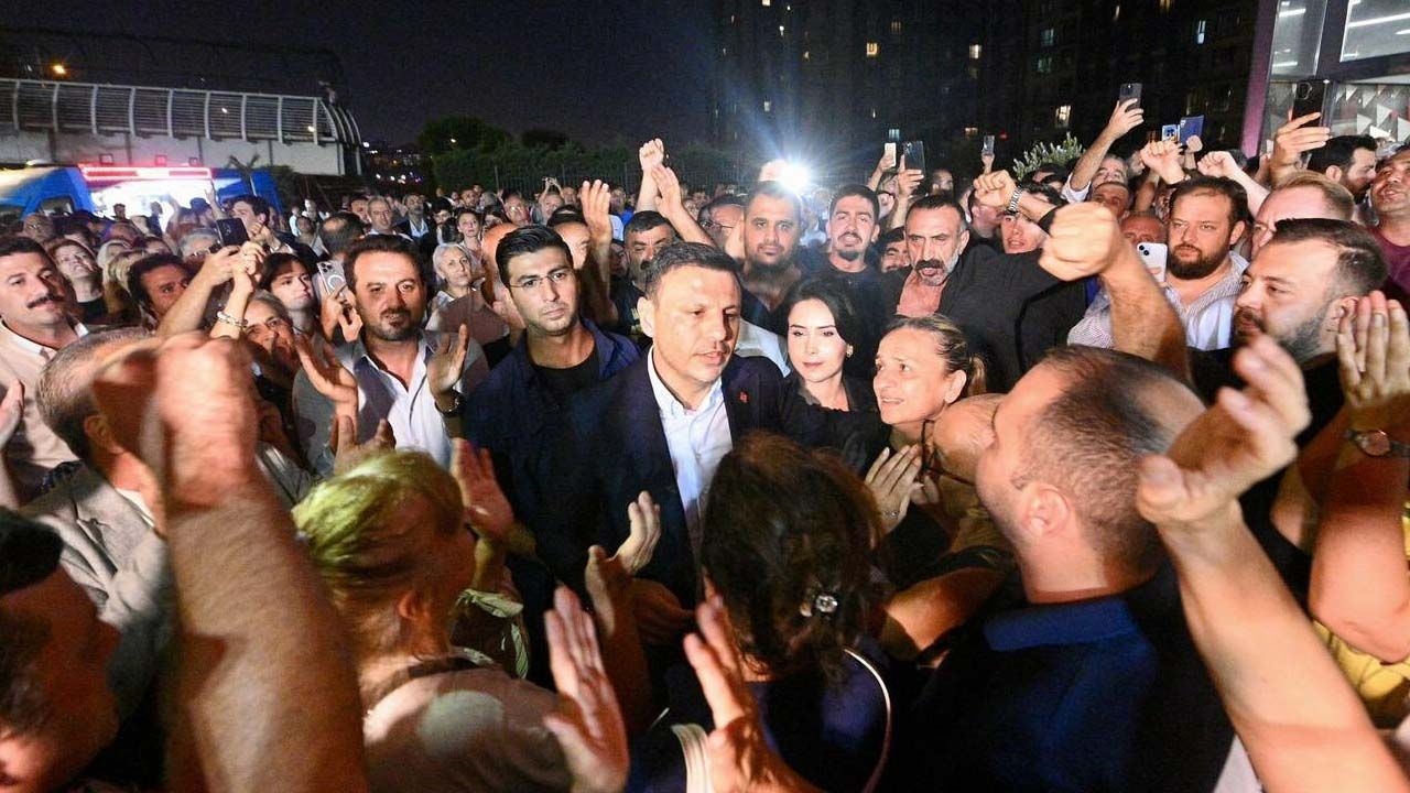 CHP members hold a night vigil in front of the provincial headquarters!