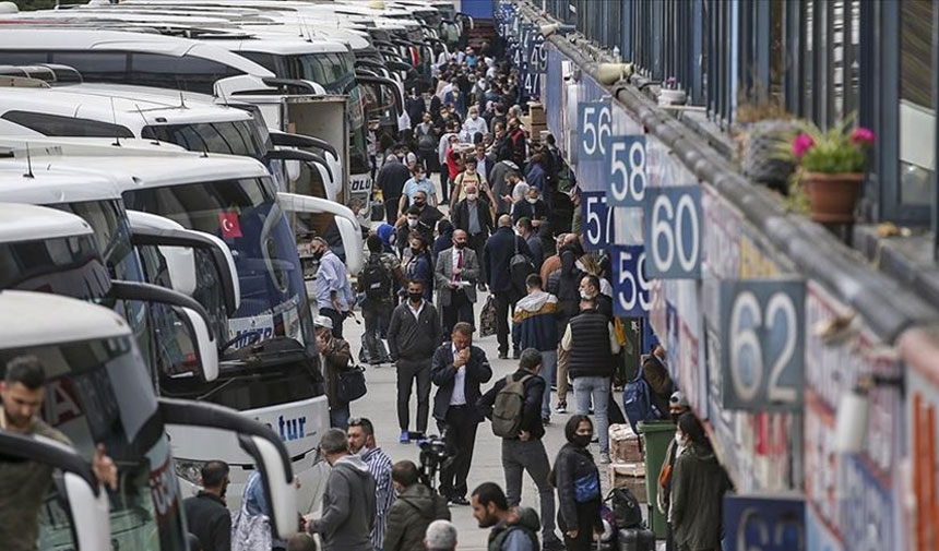 Ein letzter Tag! Diejenigen, die ihren Führerschein erneuern wollten, stürmten zu den Busbahnhöfen