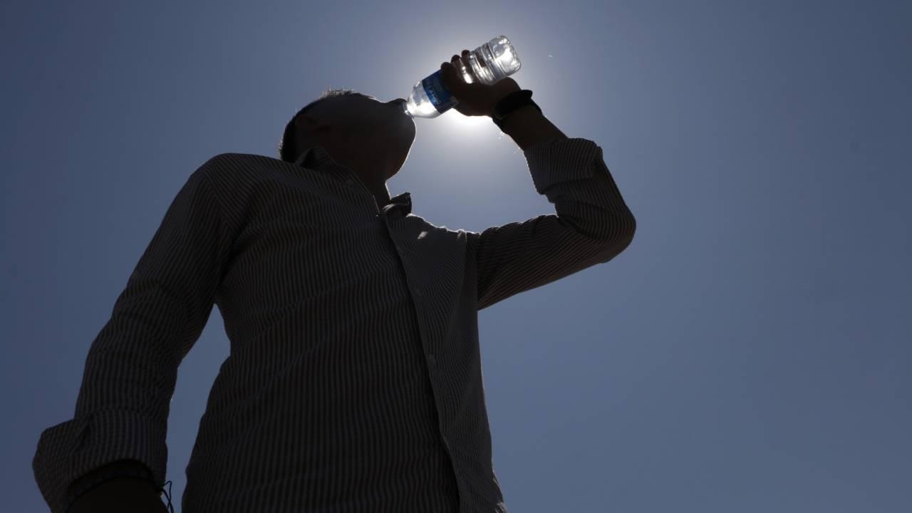 Ministerie van Volksgezondheid waarschuwt voor vochtinname en voeding bij extreme hitte