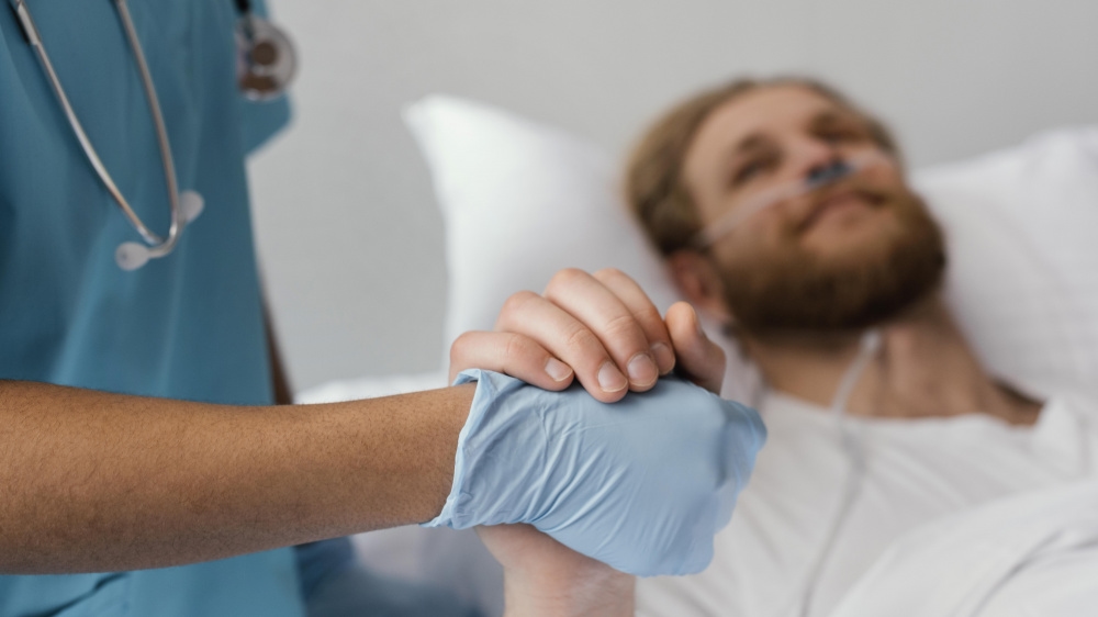 Superlavoro: il responsabile del reparto di cure palliative di Nizhny Tagil può guadagnare da 100.000 rubli al mese