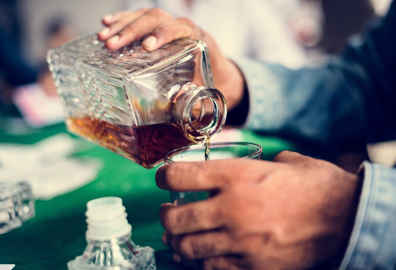 Novos medicamentos antiobesidade reduzem o consumo de álcool em dois terços, diz estudo