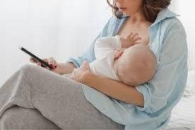 Settimana dell'allattamento, decalogo Iss per la poppata in vacanza