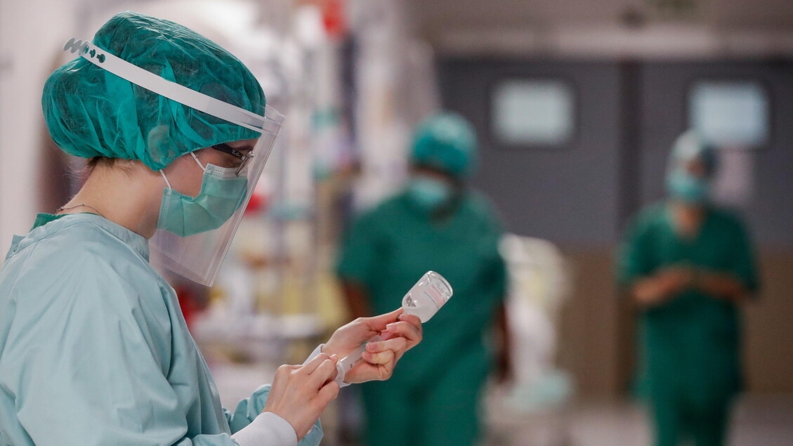 Firmato il contratto Sanità, con aumenti di oltre 150 euro mensili
