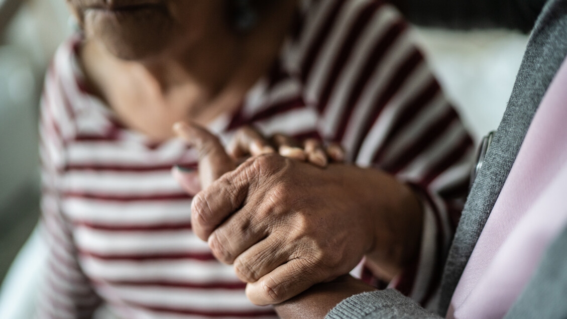 Parkinson, 74% dos cuidadores ajudam todos os dias, mas sem apoio