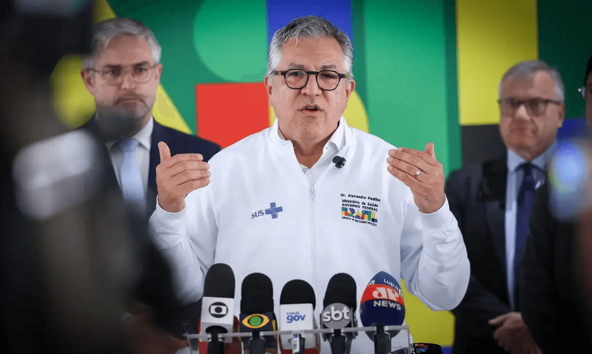 Padilha diz ser ‘ato covarde’ o cancelamento de vistos da filha e da esposa