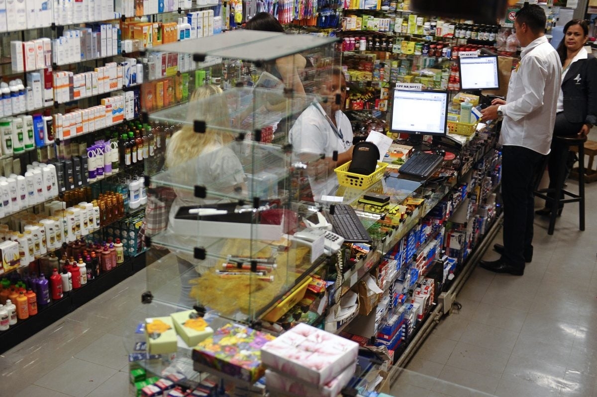 De Senaatscommissie debatteert deze dinsdag over het wetsvoorstel dat de verkoop van medicijnen in supermarkten toestaat
