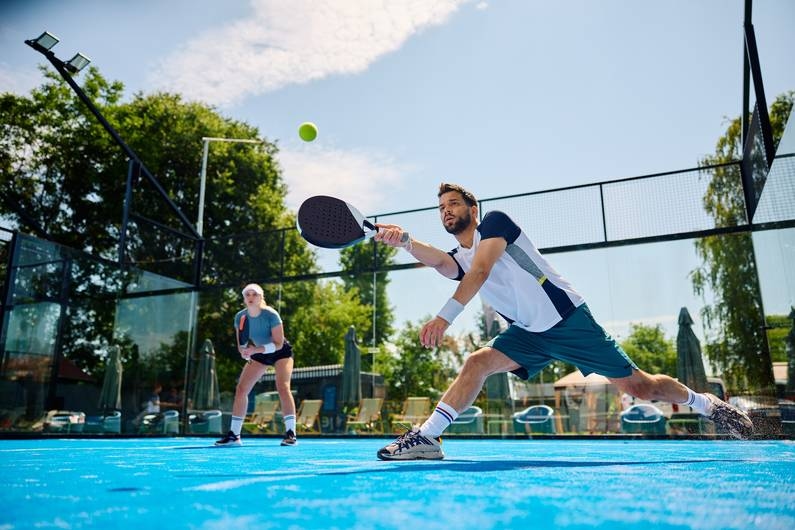 Especialista em Padel Lucas Krämer: Raquetes, bolas, ação! Seu guia definitivo para começar no padel