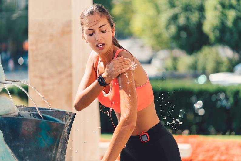 Extremwetter: Fit durch den Jahrhundertsommer: Wie du trotz Rekordhitze sicher Sport treibst