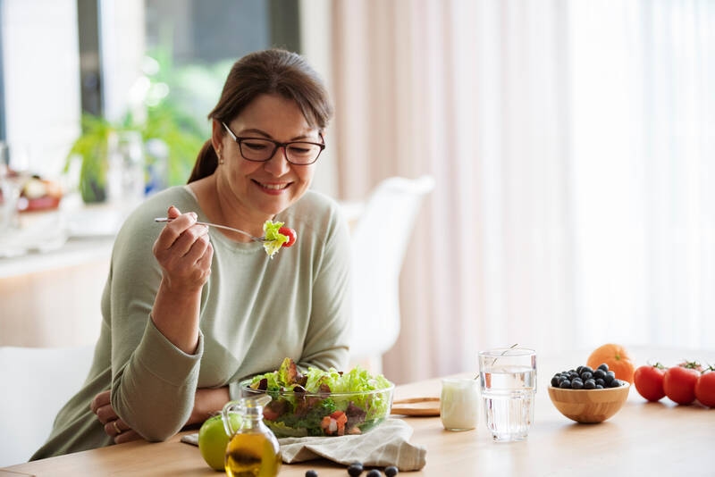 Nutrition: Eating right during menopause