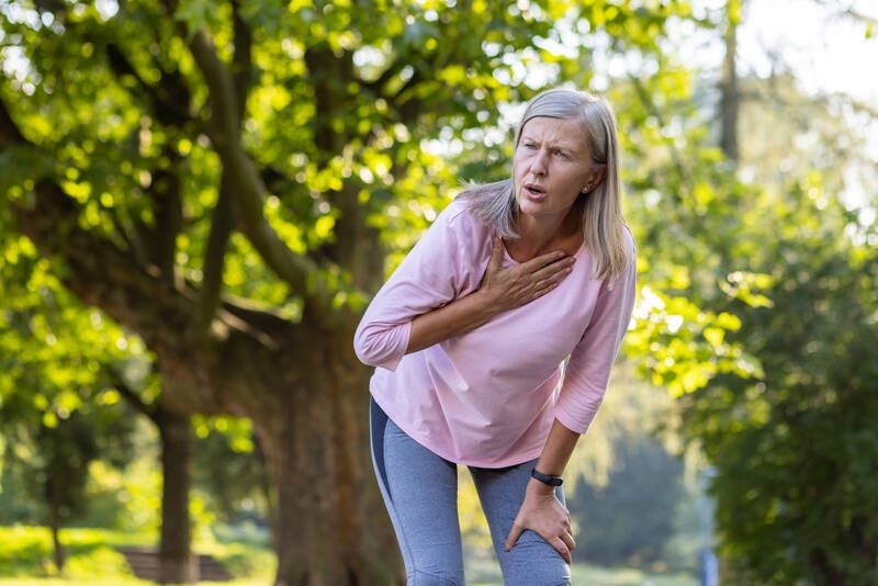 Nuevas recomendaciones: Cómo tratar adecuadamente los infartos en mujeres