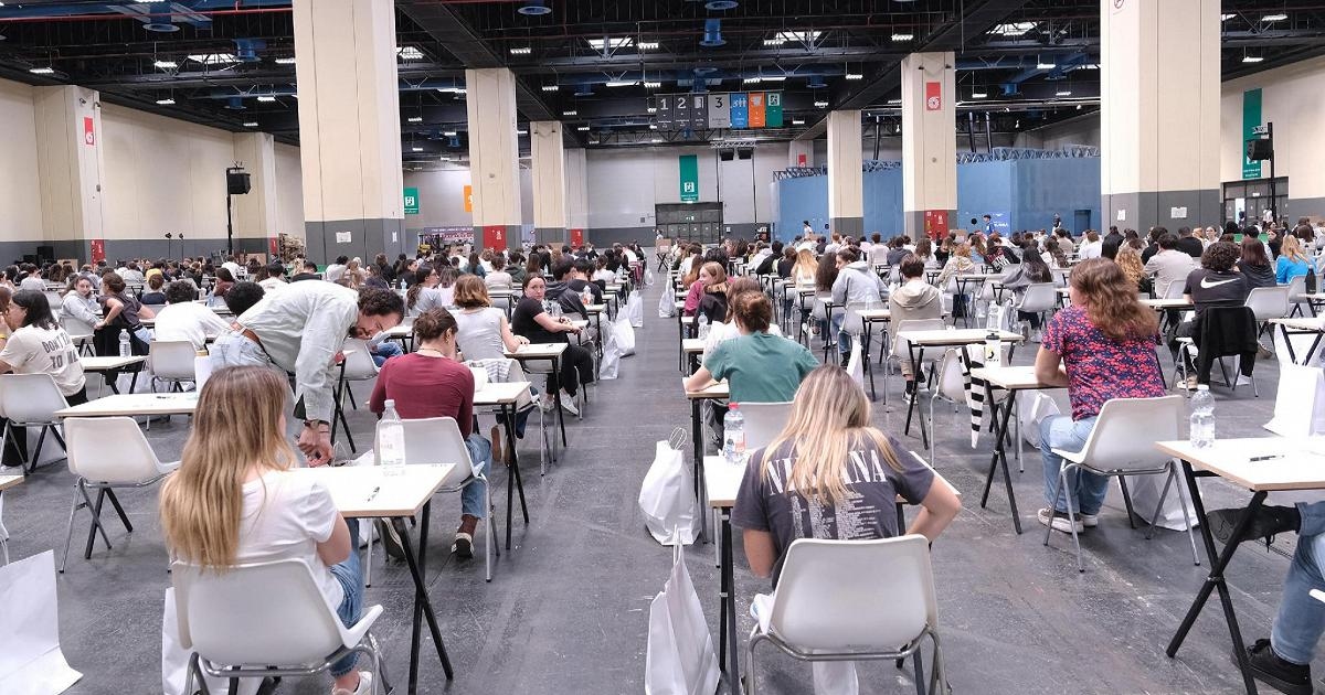 La supresión del número limitado de plazas en las facultades de medicina, reforma aprobada por el Consejo de Ministros