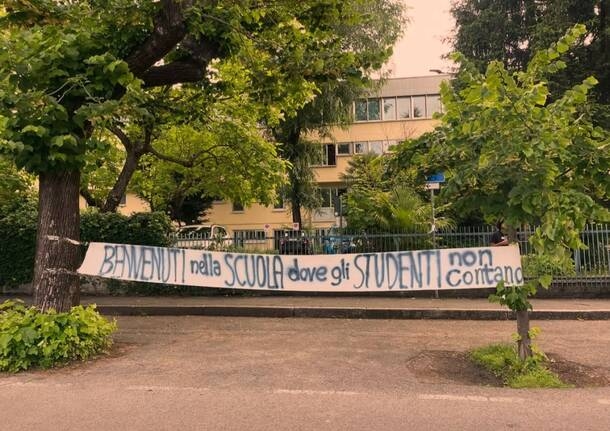 Gallarate - Gallarate liselerindeki protesto. "Buradaki öğrenciler sayılmaz" - Gallarate/Malpensa - Varese Haberleri